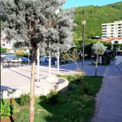 Uređen plato i zelene površine oko Akademije znanja