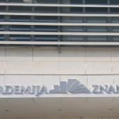 Uređen plato i zelene površine oko Akademije znanja
